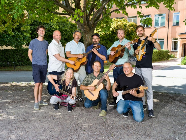 Lärare i gitarr och elgitarr vid Uppsala kulturskola.
